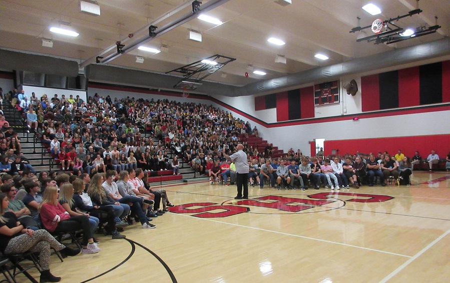 Jeff Yalden speaks to whole group. 