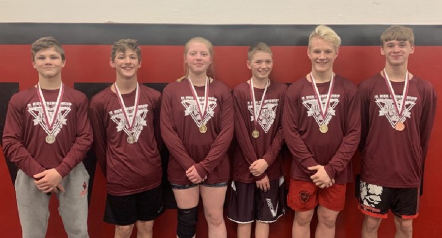 Junior High wrestlers move on to states